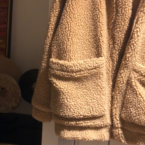 I AM GIA Pixie Coat in Beige ✨🧸 - Picture 3 of 3